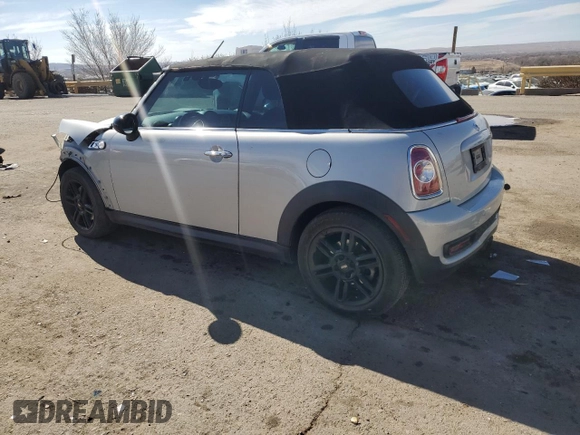 2012 MINI Convertible S z VIN WMWZP3C58CT550106, wystawiony jako Copart lot #45629035 z przebiegiem 104 851 mil mil oraz Szkoda całkowita • Salvage title. Historia ofert i sprzedaży dostępna na DreamBid. Obrazek 2.
