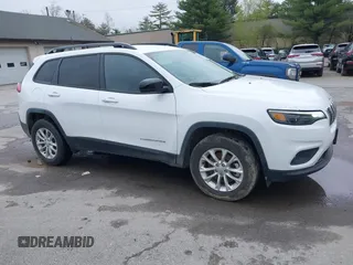 2022 Jeep Cherokee Latitude Lux z VIN 1C4PJMMX8ND544191, wystawiony jako IAAI lot #39302461 z przebiegiem 26 337 mil mil oraz . Historia ofert i sprzedaży dostępna na DreamBid. Obrazek 1.