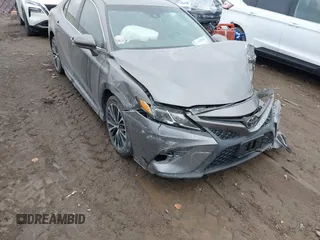 2018 Toyota Camry LE z VIN 4T1B11HK1JU516276, wystawiony jako IAAI lot #41115269 z przebiegiem 54 996 mil mil oraz . Historia ofert i sprzedaży dostępna na DreamBid. Obrazek 1.