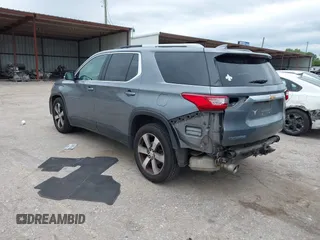 2018 Chevrolet Traverse LT z VIN 1GNERHKW3JJ135861, wystawiony jako IAAI lot #42189570 z przebiegiem 180 113 mil mil oraz . Historia ofert i sprzedaży dostępna na DreamBid. Obrazek 3.