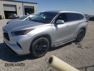 2022 Toyota Highlander LE z VIN 5TDZZRAH5NS556038, wystawiony jako Copart lot #51363885 z przebiegiem 46 786 mil mil oraz Szkoda całkowita • Salvage title. Historia ofert i sprzedaży dostępna na DreamBid. Obrazek 1.