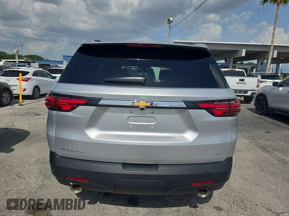 2022 Chevrolet Traverse LT Cloth z VIN 1GNEVGKW4NJ169495, wystawiony jako IAAI lot #42566410 z przebiegiem 34 588 mil mil oraz . Historia ofert i sprzedaży dostępna na DreamBid. Obrazek 2.