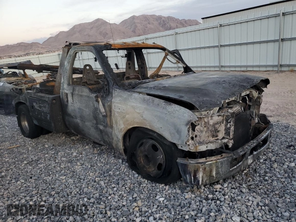 2005 Ford F-350 z VIN 1FDWF36P15EA24991, wystawiony jako Copart lot #46443955 z przebiegiem Nie podano mil oraz Szkoda całkowita • Salvage title. Historia ofert i sprzedaży dostępna na DreamBid. Obrazek 4.