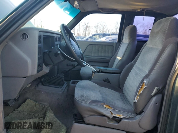 1995 Dodge Dakota z VIN 1B7GG23Y6SW902465, wystawiony jako Copart lot #44148865 z przebiegiem 174 126 mil mil oraz Czysty tytuł • Clean title. Historia ofert i sprzedaży dostępna na DreamBid. Obrazek 7.