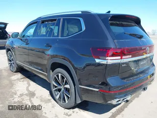 2024 Volkswagen Atlas SEL Premium R-Line z VIN 1V2FR2CA1RC538085, wystawiony jako IAAI lot #41910774 z przebiegiem 15 382 mil mil oraz . Historia ofert i sprzedaży dostępna na DreamBid. Obrazek 3.