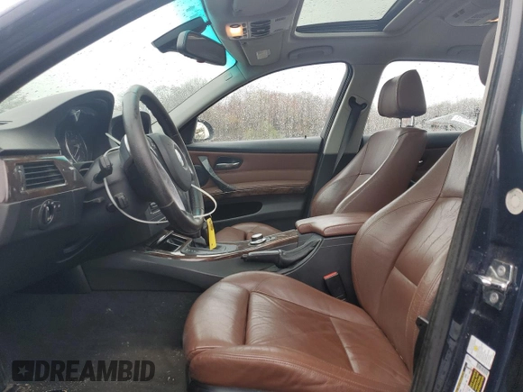 2008 BMW 3 Series 328xi z VIN WBAVC93558K039883, wystawiony jako Copart lot #52003785 z przebiegiem 162 015 mil mil oraz Szkoda całkowita • Salvage title. Historia ofert i sprzedaży dostępna na DreamBid. Obrazek 7.
