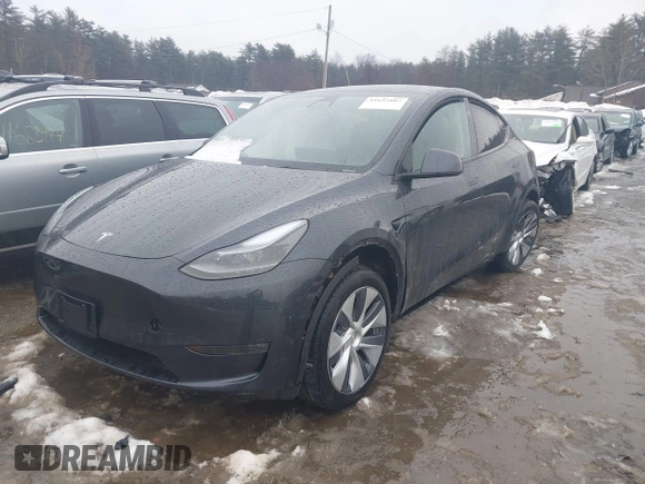 2024 Tesla Model Y Long Range with VIN 7SAYGDEE3RA239499, listed as a IAAI auction lot 41632887 with Not Provided miles. Bid and sale history available at carsss.com. Image 2.