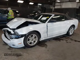 2014 Ford Mustang V6 with VIN 1ZVBP8EM4E5267406, listed as a IAAI auction lot 41752563 with 84,823 mi miles. Bid and sale history available at carsss.com. Image 18.