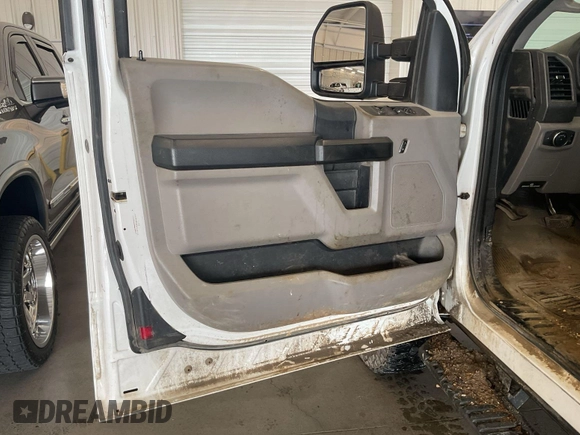 2019 Ford F-250 XL z VIN 1FT7X2B64KEC60947, wystawiony jako IAAI lot #42674456 z przebiegiem 117 379 mil mil oraz . Historia ofert i sprzedaży dostępna na DreamBid. Obrazek 20.