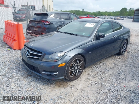 2014 Mercedes-Benz C 250 z VIN WDDGJ4HB9EG224400, wystawiony jako IAAI lot #42054054 z przebiegiem 40 200 mil mil oraz . Historia ofert i sprzedaży dostępna na DreamBid. Obrazek 17.
