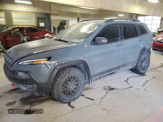 2015 Jeep Cherokee Trailhawk with VIN 1C4PJMBBXFW727850, listed as a Copart auction lot 88881955 with 184,718 mi miles and Salvage Title. Bid and sale history available at carsss.com. Image 1.