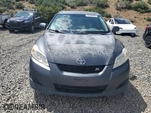 2009 Toyota Matrix S z VIN 2T1LE40E49C004413, wystawiony jako Copart lot #57530165 z przebiegiem 293 564 mil mil oraz Czysty tytuł • Clean title. Historia ofert i sprzedaży dostępna na DreamBid. Obrazek 5.