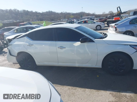 2020 Nissan Altima 2.5 S with VIN 1N4BL4BV9LC256422, listed as a IAAI auction lot 41805700 with 117,886 mi miles. Bid and sale history available at carsss.com. Image 13.