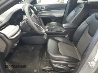2024 Jeep Compass Latitude с VIN 3C4NJDBN2RT597431, выставлен на аукционе Copart как лот 65792995 с пробегом 26 976 миль миль и Чистый • Clean title. История ставок и продаж доступна на DreamBid. Изображение 7.