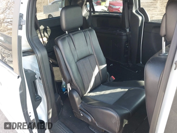 2014 Chrysler Town & Country S with VIN 2C4RC1HG7ER109008, listed as a IAAI auction lot 41908037 with 176,633 mi miles. Bid and sale history available at carsss.com. Image 8.
