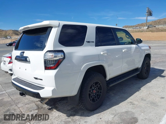 2018 Toyota 4Runner SR5 with VIN JTEBU5JRXJ5484802, listed as a IAAI auction lot 41609448 with 71,085 mi miles and . Bid and sale history available at DreamBid. Image 4.