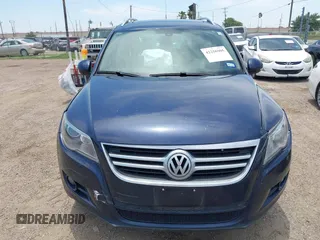 2011 Volkswagen Tiguan SEL с VIN WVGBV7AX4BW506165, выставлен на аукционе IAAI как лот 42256905 с пробегом 171 047 миль миль и . История ставок и продаж доступна на DreamBid. Изображение 12.
