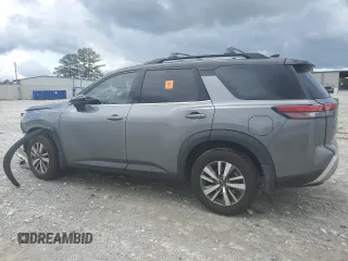 2024 Nissan Pathfinder SL z VIN 5N1DR3CAXRC261317, wystawiony jako Copart lot #56795365 z przebiegiem 21 939 mil mil oraz Szkoda całkowita • Salvage title. Historia ofert i sprzedaży dostępna na DreamBid. Obrazek 2.