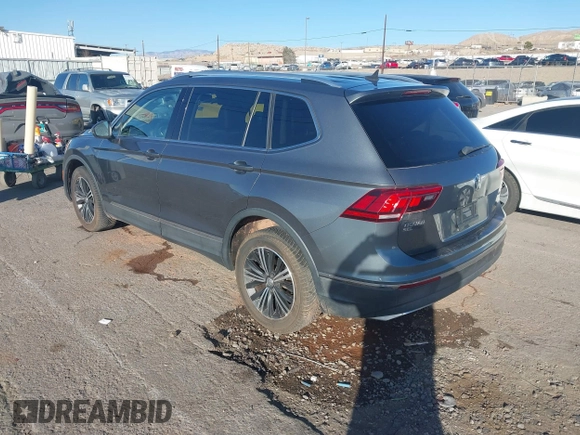 2018 Volkswagen Tiguan SEL z VIN 3VV3B7AXXJM088230, wystawiony jako IAAI lot #41680855 z przebiegiem 130 807 mil mil oraz . Historia ofert i sprzedaży dostępna na DreamBid. Obrazek 3.