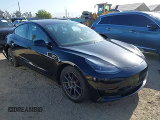 2021 Tesla Model 3 Standard Range Plus z VIN 5YJ3E1EA4MF982032, wystawiony jako IAAI lot #42271923 z przebiegiem 46 651 mil mil oraz . Historia ofert i sprzedaży dostępna na DreamBid. Obrazek 1.