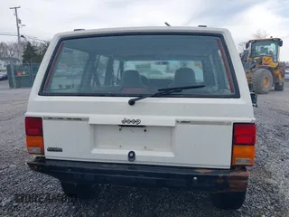 1996 Jeep Cherokee SE with VIN 1J4FJ28S3TL241251, listed as a IAAI auction lot 42073050 with 156,523 mi miles and . Bid and sale history available at DreamBid. Image 16.