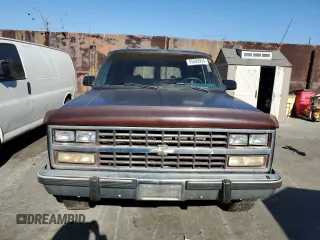 1991 Chevrolet Suburban z VIN 1GNGR26N2MF124400, wystawiony jako Copart lot #85809994 z przebiegiem 160 922 mil mil oraz Czysty tytuł • Clean title. Historia ofert i sprzedaży dostępna na DreamBid. Obrazek 5.