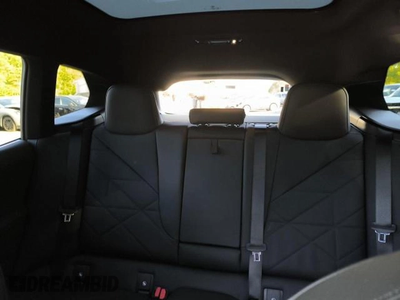 2025 BMW iX xDrive50 z VIN WB523CF00SCS98944, wystawiony jako Copart lot #79060344 z przebiegiem 8 mil mil oraz Szkoda całkowita • Salvage title. Historia ofert i sprzedaży dostępna na DreamBid. Obrazek 8.