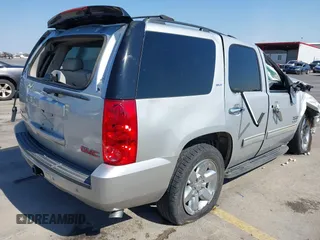 2010 GMC Yukon SLT with VIN 1GKUCCE01AR272822, listed as a IAAI auction lot 40572095 with 268,019 mi miles. Bid and sale history available at carsss.com. Image 4.
