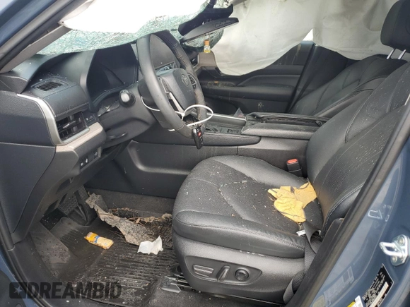 2024 Toyota Highlander XLE with VIN 5TDAAAB59RS001075, listed as a Copart auction lot 56958835 with 35,970 mi miles and Salvage title. Bid and sale history available at DreamBid. Image 7.