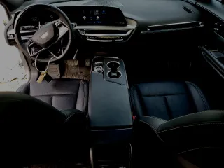 2023 Cadillac LYRIQ RWD Luxury z VIN 1GYKPMRK6PZ001962, wystawiony jako Copart lot #66556704 z przebiegiem 48 647 mil mil oraz Szkoda całkowita • Salvage title. Historia ofert i sprzedaży dostępna na DreamBid. Obrazek 8.