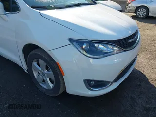 2020 Chrysler Pacifica Touring with VIN 2C4RC1FG4LR135808, listed as a IAAI auction lot 42553096 with 152,942 mi miles and . Bid and sale history available at DreamBid. Image 6.