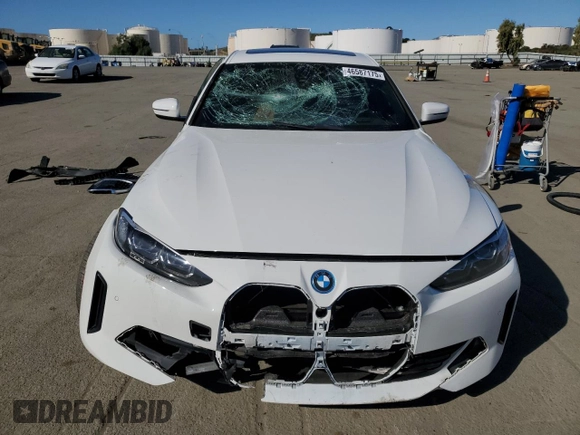 2023 BMW i4 eDrive40 z VIN WBY73AW05PFN75140, wystawiony jako Copart lot #46587175 z przebiegiem 28 426 mil mil oraz Szkoda całkowita • Salvage title. Historia ofert i sprzedaży dostępna na DreamBid. Obrazek 5.