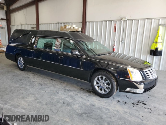 2011 Cadillac DTS Professional Limousine z VIN 1GE7K9C61BU600591, wystawiony jako Copart lot #55618735 z przebiegiem 31 702 mil mil oraz Tytuł czysty. Historia ofert i sprzedaży dostępna na DreamBid. Obrazek 4.