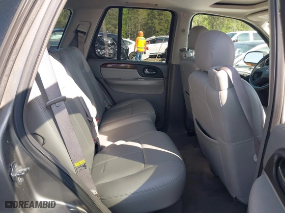 2005 GMC Envoy SLE with VIN 1GKDS13S452306939, listed as a IAAI auction lot 41931667 with 236,955 mi miles. Bid and sale history available at carsss.com. Image 8.