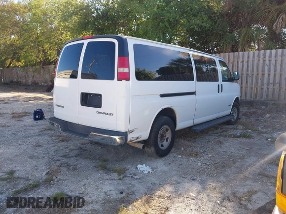 2006 Chevrolet Express Passenger with VIN 1GAHG39U961199535, listed as a IAAI auction lot 41718438 with 271,298 mi miles and . Bid and sale history available at DreamBid. Image 4.