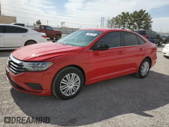 2019 Volkswagen Jetta S z VIN 3VWCB7BU1KM180098, wystawiony jako Copart lot #56937755 z przebiegiem 102 852 mil mil oraz Czysty tytuł • Clean title. Historia ofert i sprzedaży dostępna na DreamBid. Obrazek 1.