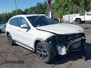 2021 BMW X1 xDrive28i с VIN WBXJG9C01M5T35098, выставлен на аукционе IAAI как лот 42595247 с пробегом 43 239 миль миль и . История ставок и продаж доступна на DreamBid. Изображение 1.