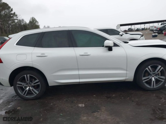 2019 Volvo XC60 Momentum with VIN LYV102DK9KB319379, listed as a IAAI auction lot 41136600 with 73,063 mi miles. Bid and sale history available at carsss.com. Image 14.