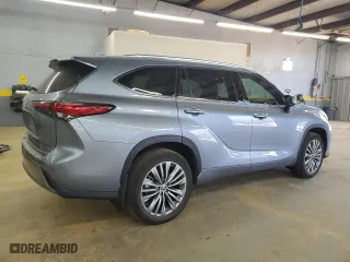 2022 Toyota Highlander Platinum with VIN 5TDFZRBH5NS255058, listed as a Copart auction lot 49701335 with 22,770 mi miles and Salvage Title. Bid and sale history available at carsss.com. Image 3.