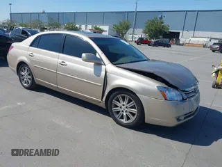 2007 Toyota Avalon XL z VIN 4T1BK36B27U208795, wystawiony jako IAAI lot #42147327 z przebiegiem 82 636 mil mil oraz . Historia ofert i sprzedaży dostępna na DreamBid. Obrazek 1.