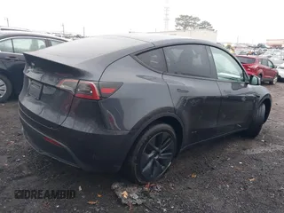 2025 Tesla Model Y Long Range with VIN 7SAYGDED0SA357488, listed as a IAAI auction lot 41550514 with 6 mi miles and . Bid and sale history available at DreamBid. Image 4.
