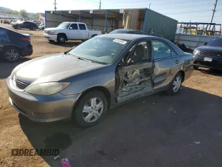 2005 Toyota Camry LE z VIN 4T1BE30KX5U617902, wystawiony jako Copart lot #56540005 z przebiegiem 224 421 mil mil oraz Szkoda całkowita • Salvage title. Historia ofert i sprzedaży dostępna na DreamBid. Obrazek 1.