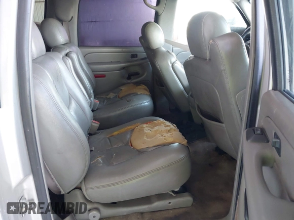 2006 GMC Yukon XL SLT with VIN 1GKEC16Z26J133388, listed as a IAAI auction lot 41693513 with 307,522 mi miles. Bid and sale history available at carsss.com. Image 8.