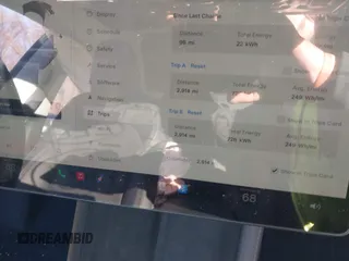 2025 Tesla Model 3 Long Range z VIN 5YJ3E1EA1SF877574, wystawiony jako IAAI lot #41891632 z przebiegiem 2 914 mil mil oraz . Historia ofert i sprzedaży dostępna na DreamBid. Obrazek 7.