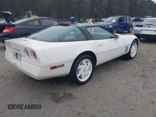 1988 Chevrolet Corvette with VIN 1G1YY218XJ5117657, listed as a IAAI auction lot 41383997 with 33,172 mi miles. Bid and sale history available at carsss.com. Image 4.