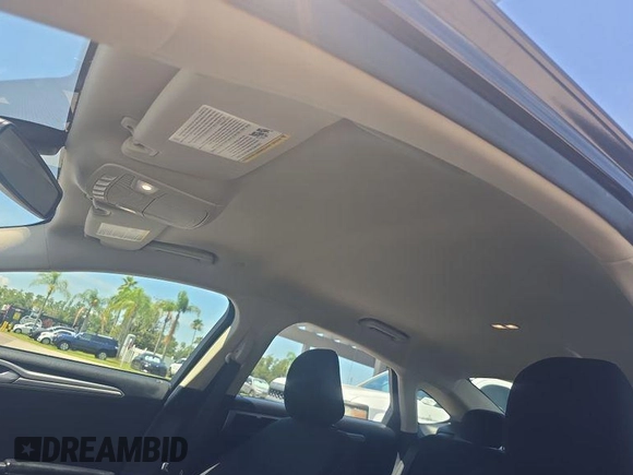 2020 Ford Fusion SE with VIN 3FA6P0LU8LR195683, listed as a IAAI auction lot 42786965 with 71,252 mi miles and . Bid and sale history available at DreamBid. Image 17.