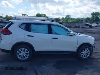 2017 Nissan Rogue S z VIN JN8AT2MV7HW014827, wystawiony jako IAAI lot #42533438 z przebiegiem 59 393 mil mil oraz . Historia ofert i sprzedaży dostępna na DreamBid. Obrazek 13.