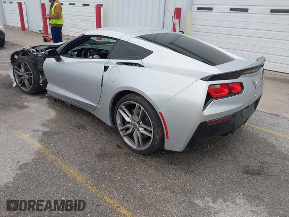 2015 Chevrolet Corvette Z51 3LT z VIN 1G1YM2D74F5114985, wystawiony jako IAAI lot #42077336 z przebiegiem 52 965 mil mil oraz . Historia ofert i sprzedaży dostępna na DreamBid. Obrazek 3.