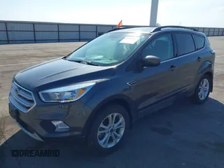 2018 Ford Escape SE z VIN 1FMCU9GD6JUD55937, wystawiony jako IAAI lot #41898592 z przebiegiem 37 800 mil mil oraz . Historia ofert i sprzedaży dostępna na DreamBid. Obrazek 18.