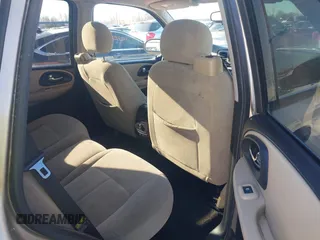 2005 Chevrolet TrailBlazer LT with VIN 1GNDT13S752235509, listed as a IAAI auction lot 41379637 with 131,755 mi miles. Bid and sale history available at carsss.com. Image 8.